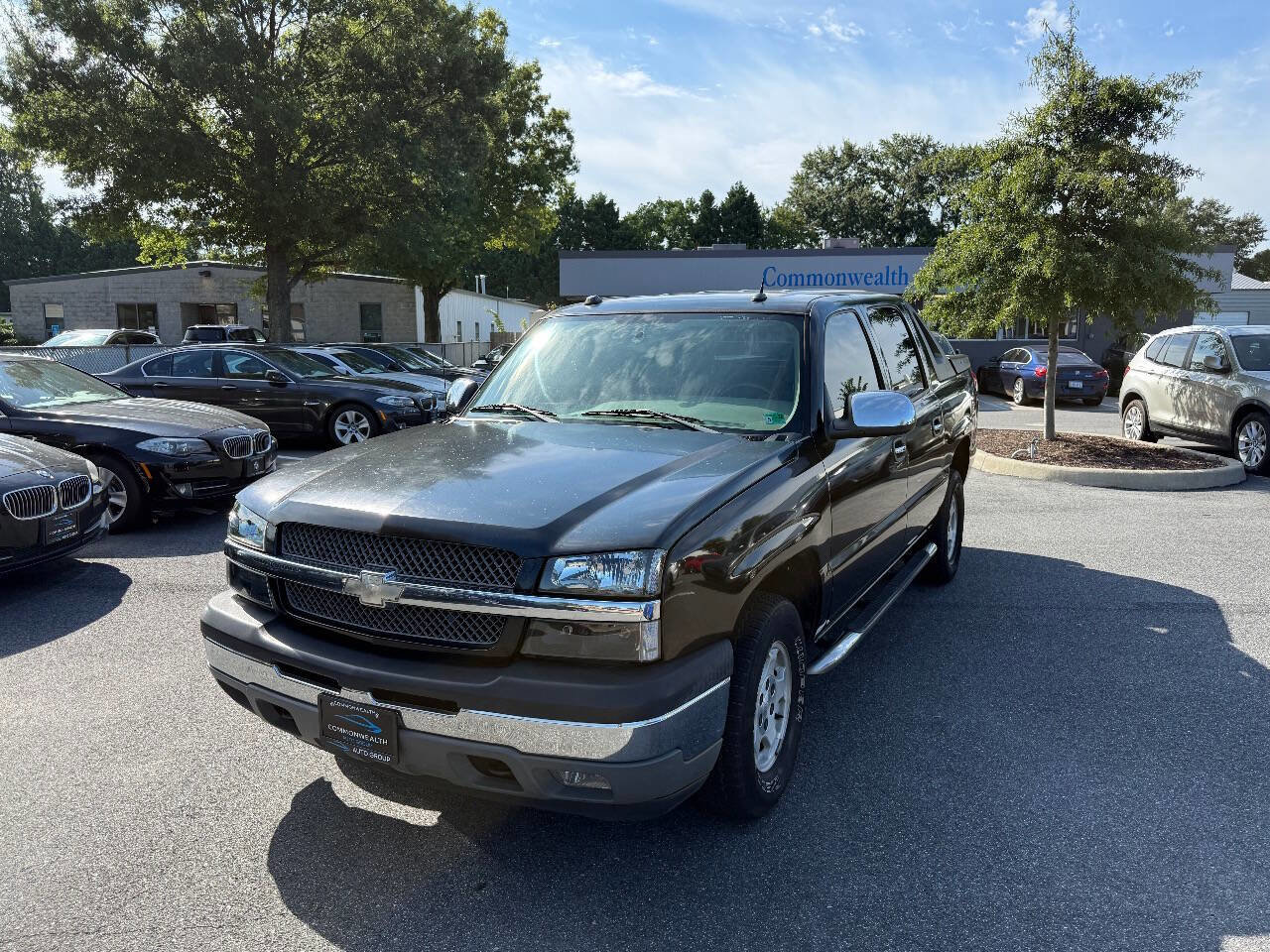 Used 2005 Chevrolet Avalanche LS w/ Chrome Exterior Package image 3