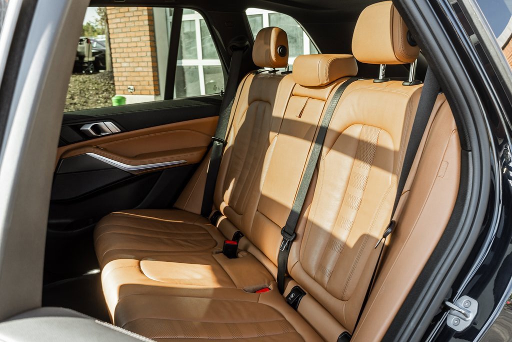 Used 2020 BMW X5 M50i image 30