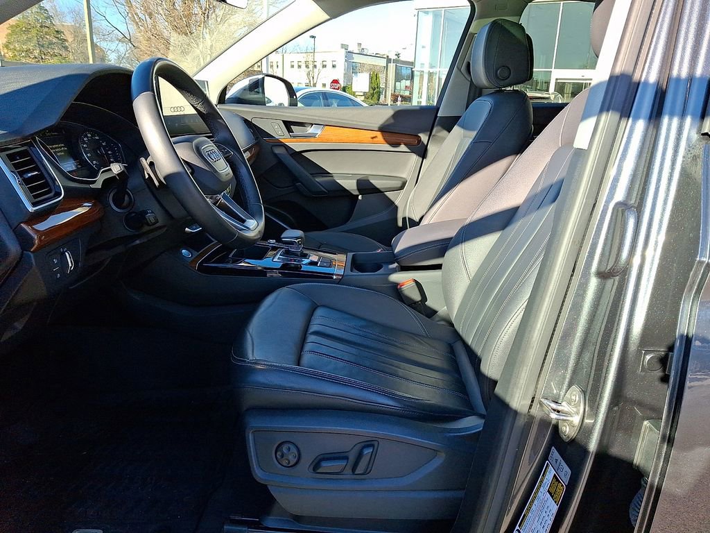 Used 2023 Audi Q5 2.0T Premium w/ Convenience Package image 13