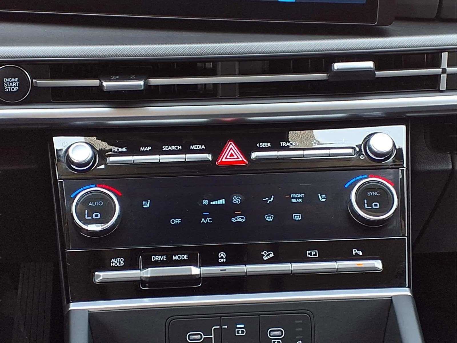 Certified 2025 Hyundai Santa Fe SEL image 14