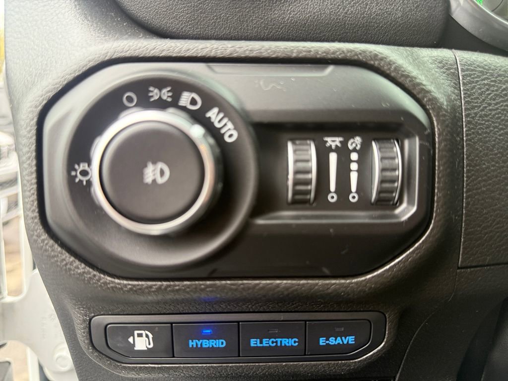 Certified 2022 Jeep Wrangler Unlimited Sahara w/ Cold Weather Group image 28