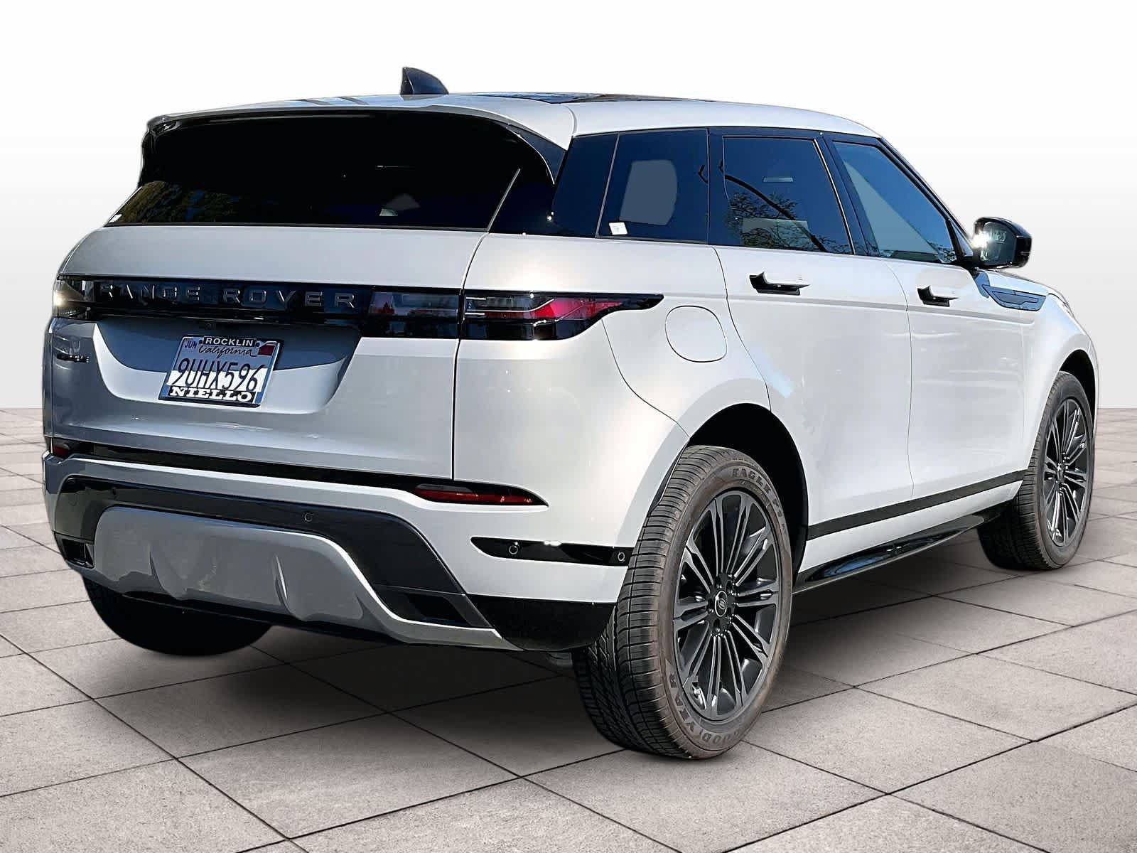 Used 2026 Land Rover Range Rover Evoque Dynamic SE AWD/4WD image 17