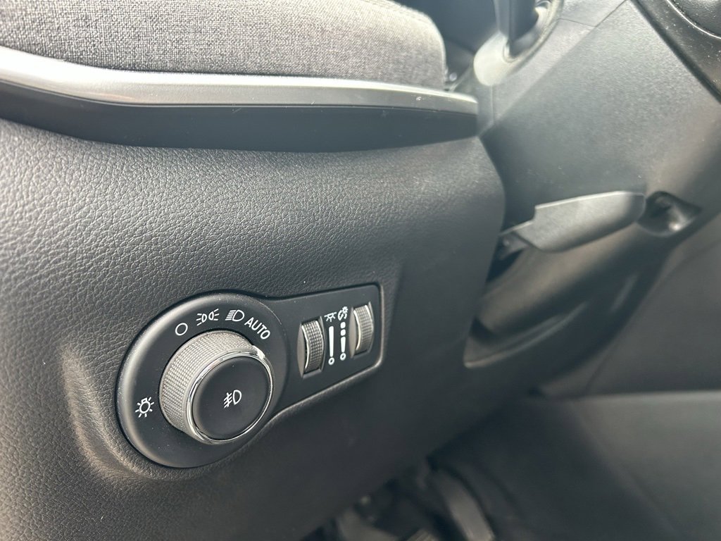 Used 2024 Jeep Compass Latitude w/ Sun and Sound Group image 13