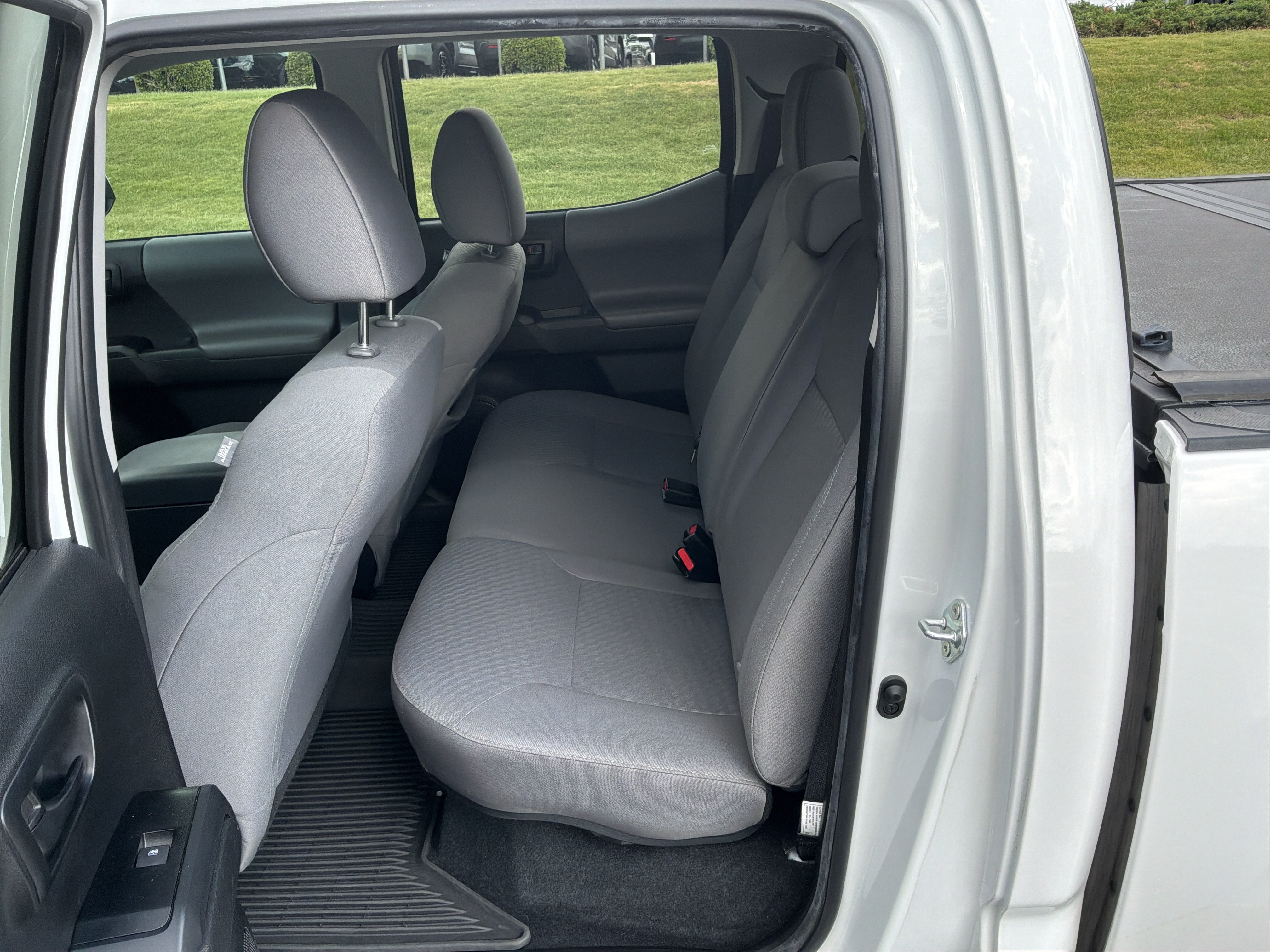 Used 2022 Toyota Tacoma SR AWD/4WD image 30