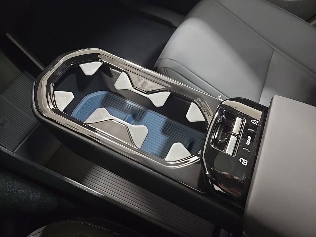 New 2026 Volvo EX30 Plus w/ Protection Package Premier AWD/4WD image 13