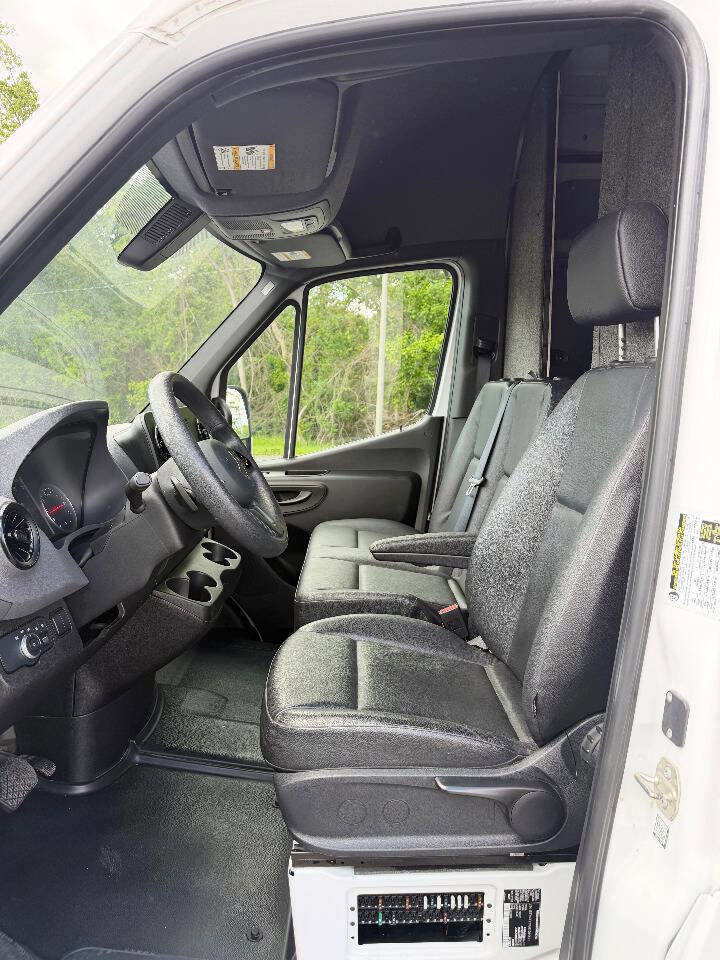 Used 2021 Mercedes-Benz Sprinter 2500 w/ Bench Seat Package image 10