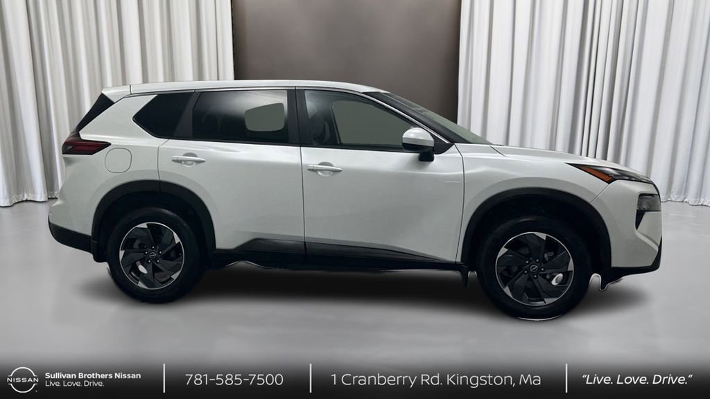 Used 2024 Nissan Rogue SV image 4