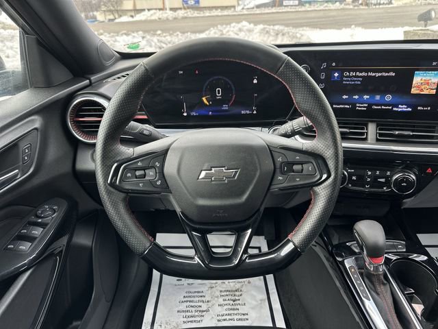 Used 2025 Chevrolet Trax RS w/ Sunroof Package image 14