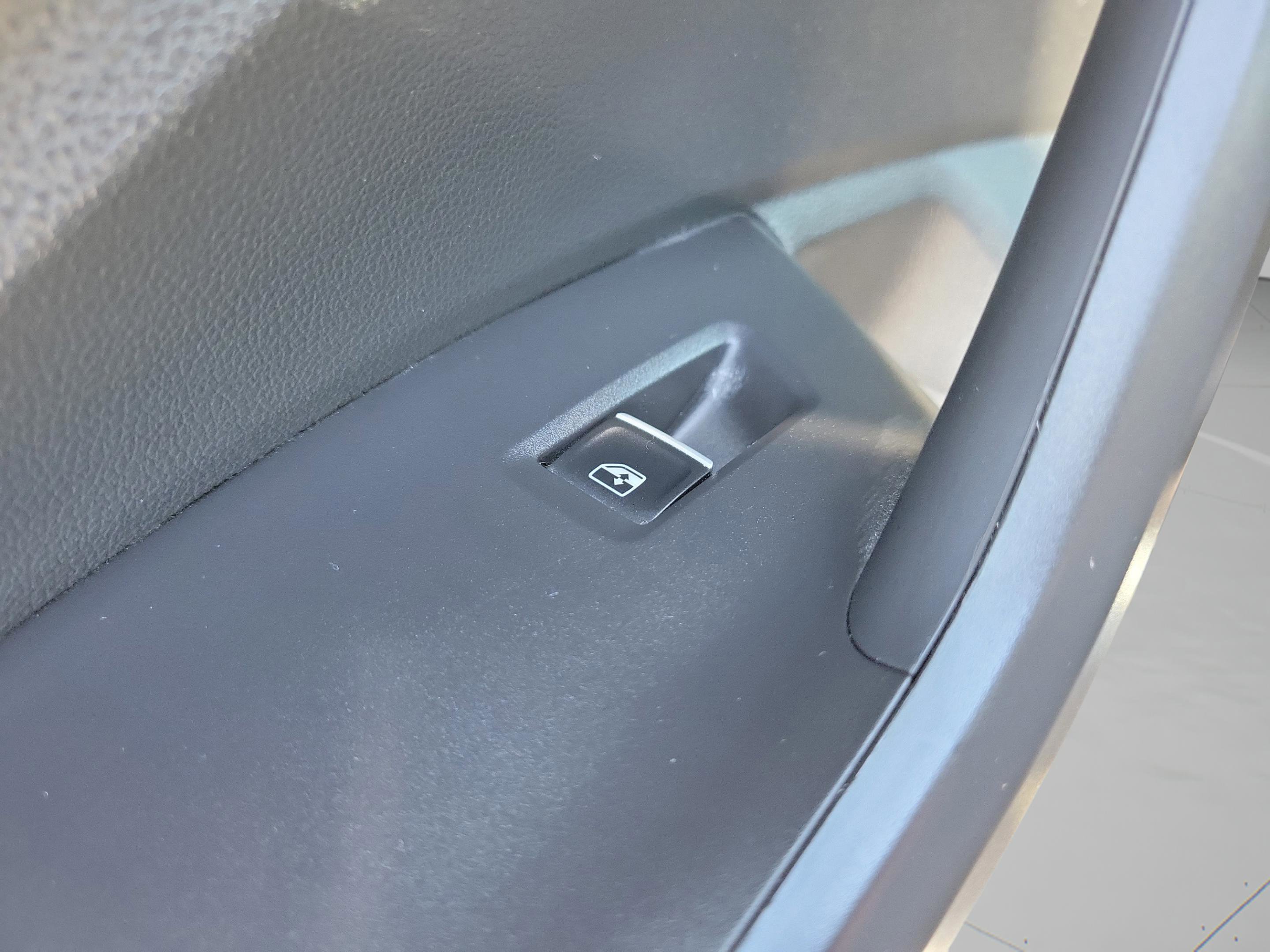 Used 2025 Volkswagen Jetta SE image 23