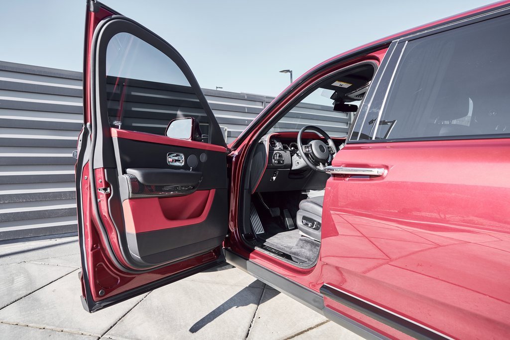 Used 2022 Rolls-Royce Cullinan Black Badge image 30