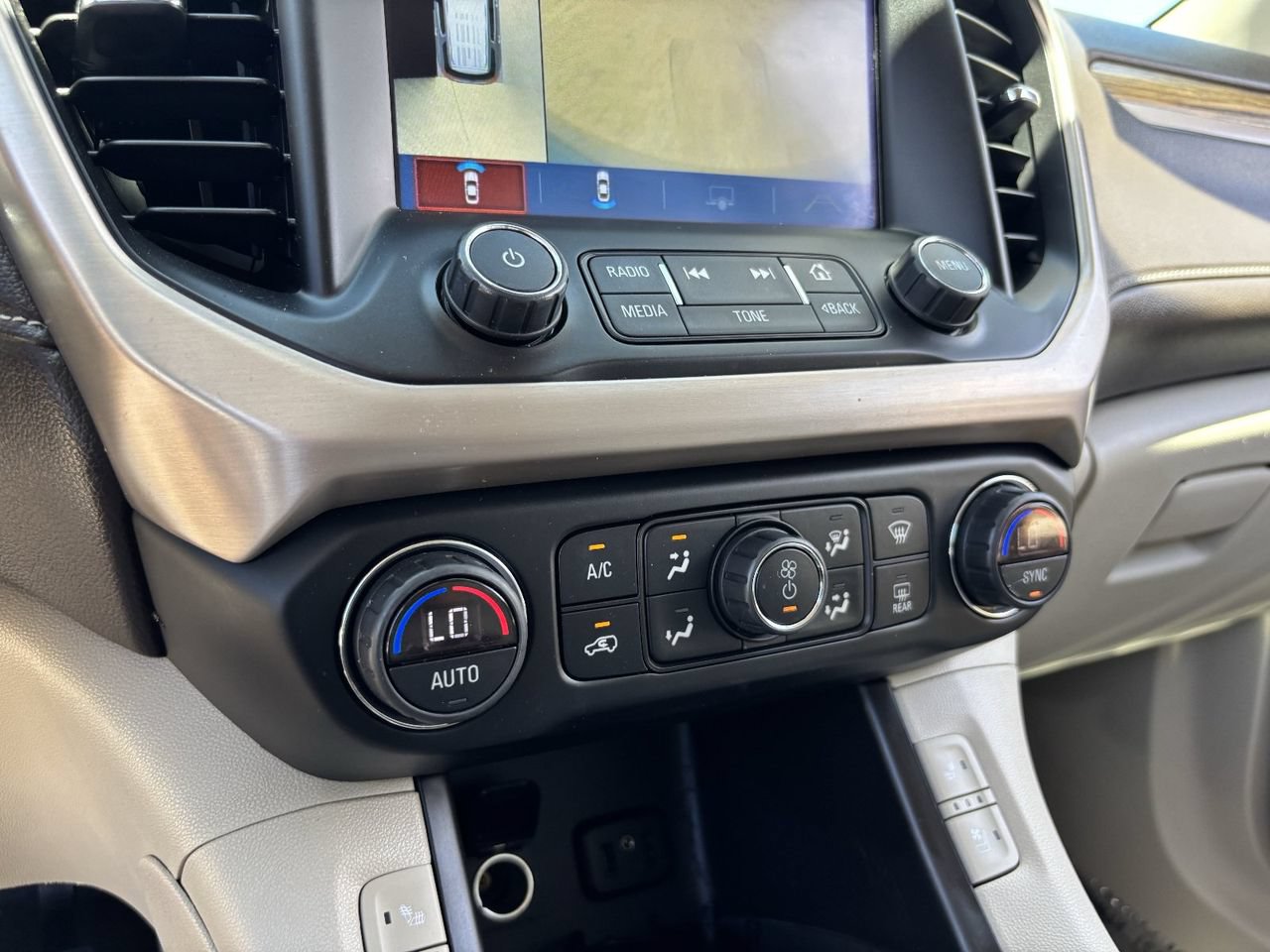 Used 2019 GMC Acadia Denali w/ Technology Package FWD image 22