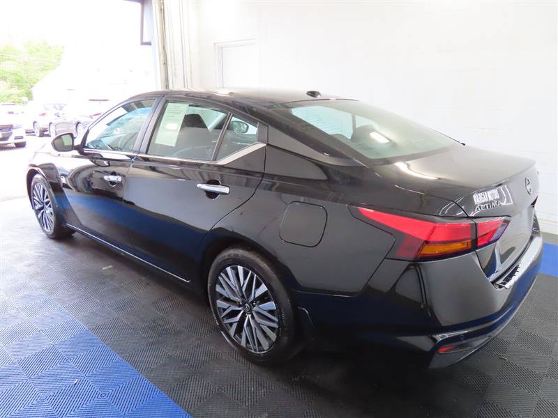 Used 2023 Nissan Altima 2.5 SV FWD image 10