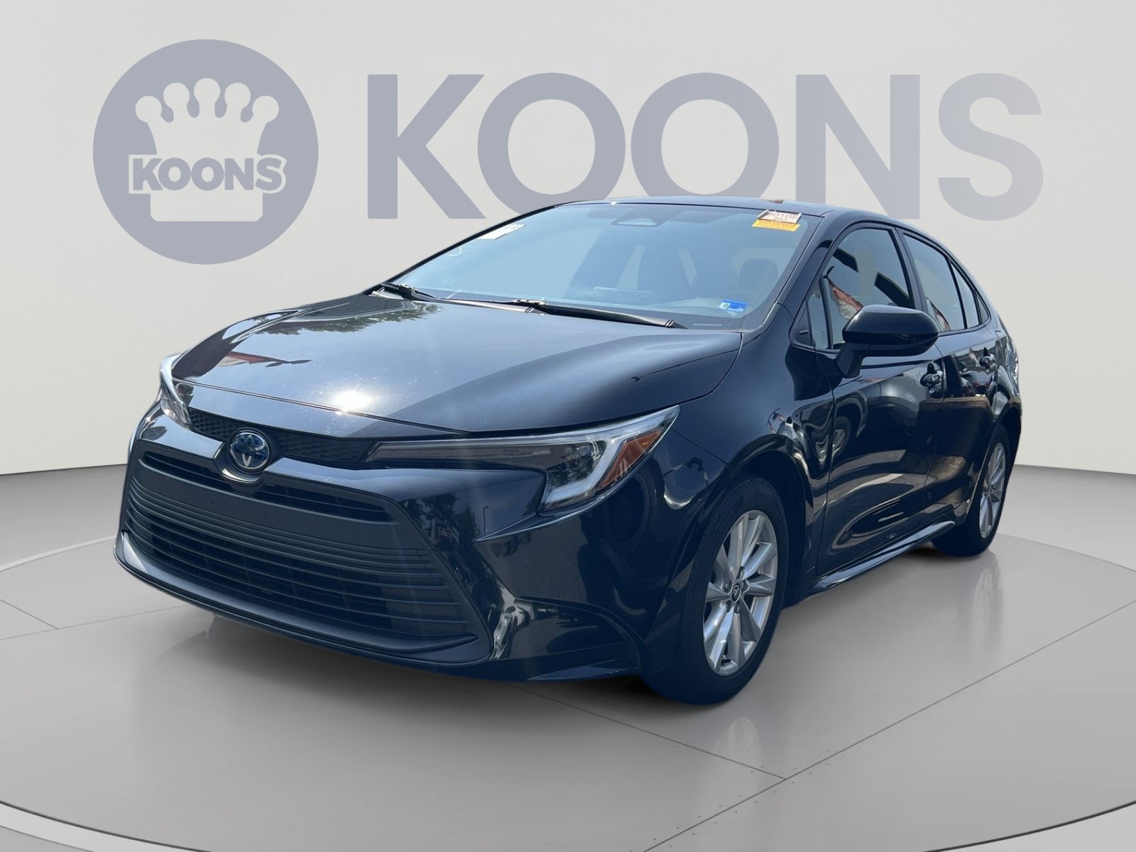 Used 2024 Toyota Corolla LE w/ LE Convenience Package FWD image 1
