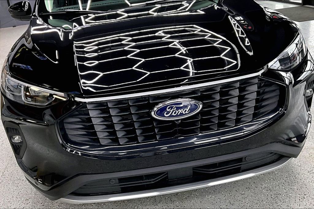 Used 2025 Ford Escape SE w/ PHEV Premium Package image 32