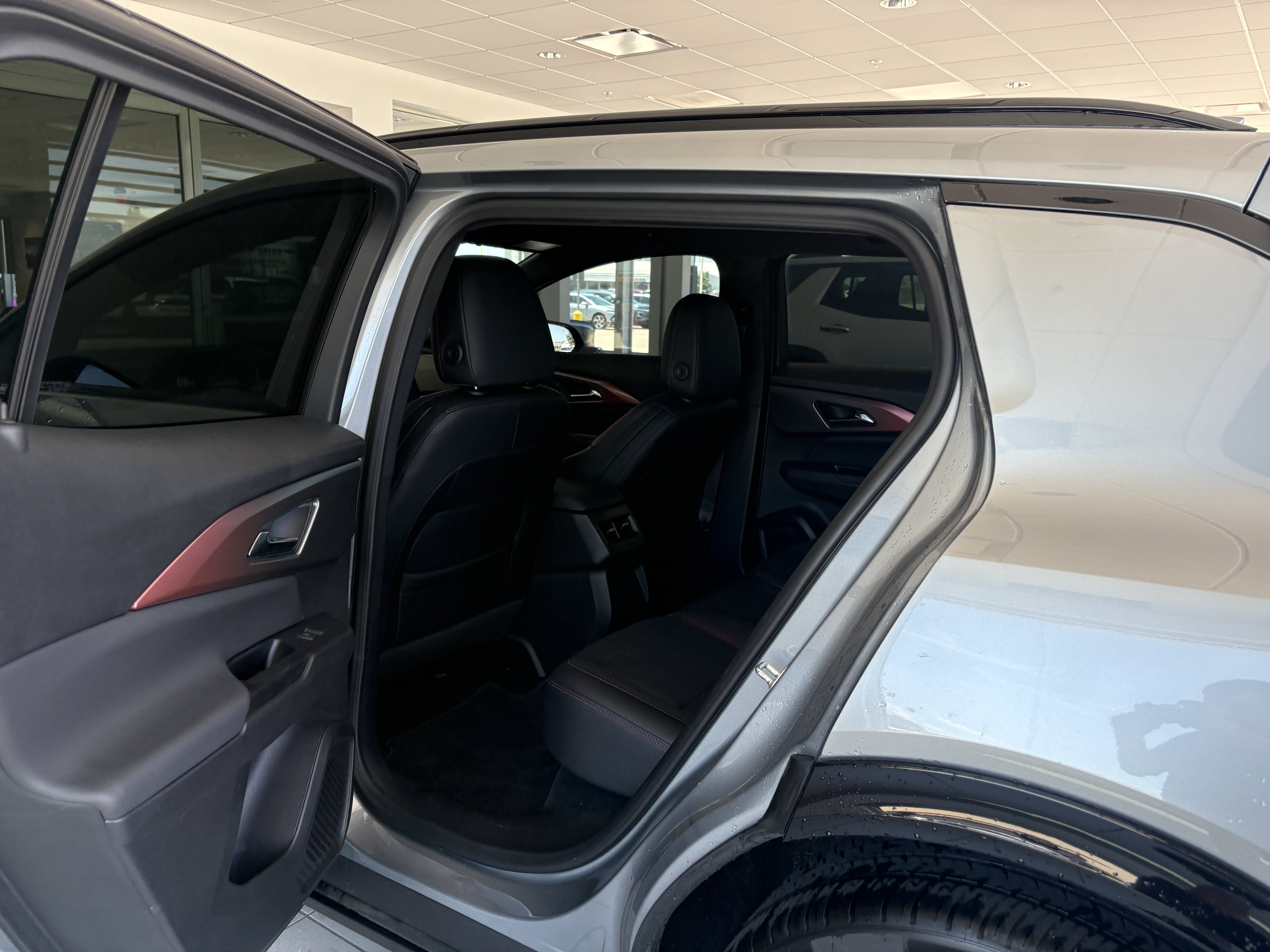 Used 2025 Chevrolet Equinox EV RS FWD image 21