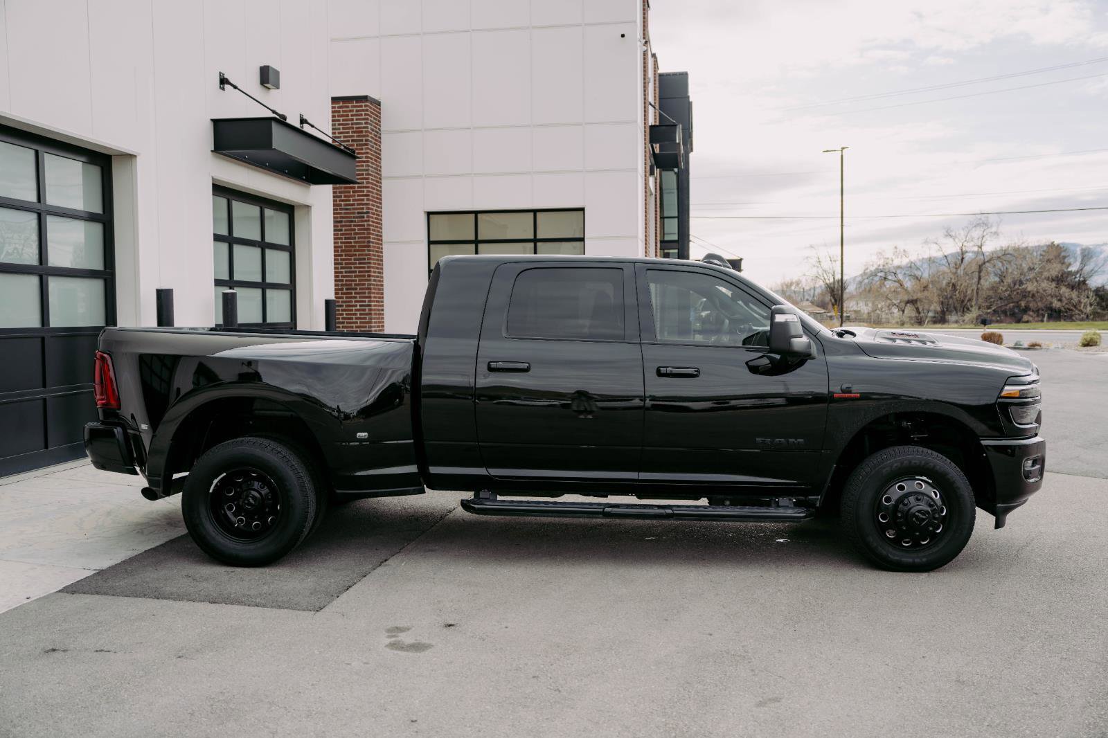Used 2025 RAM 3500 Laramie image 10