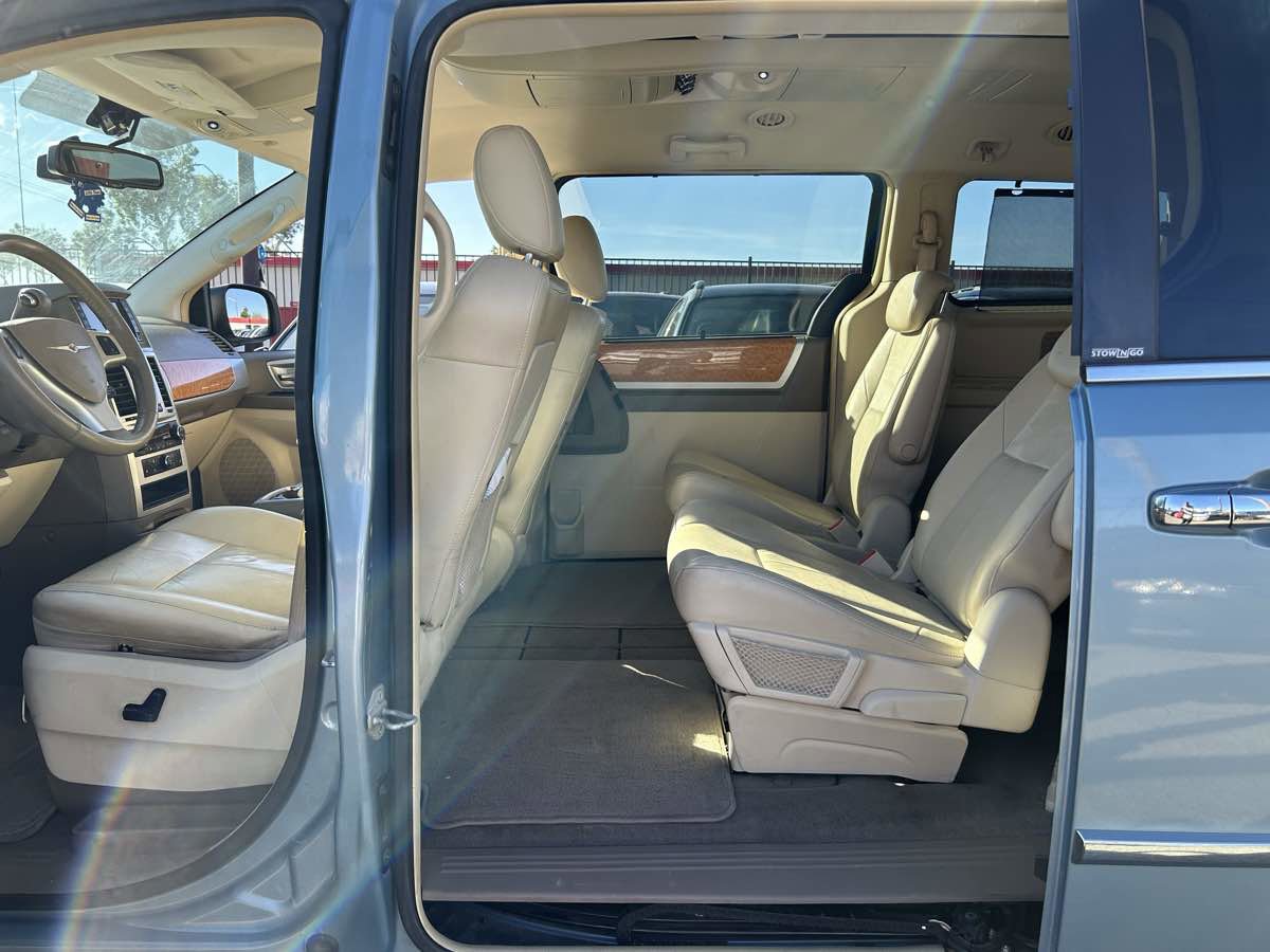 Used 2010 Chrysler Town & Country Limited FWD image 21