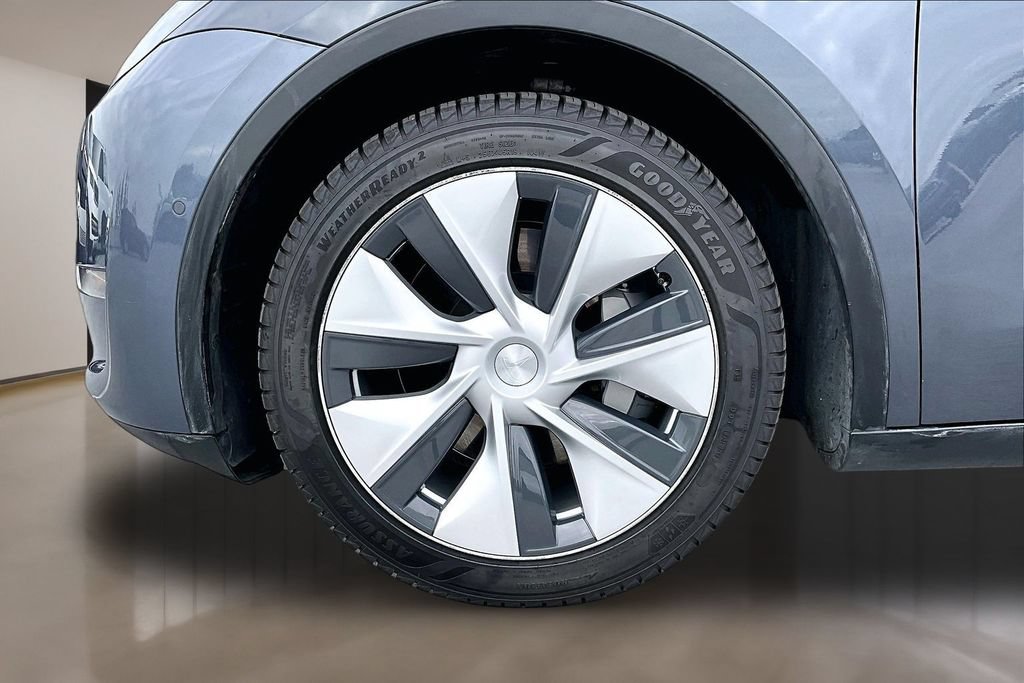 Used 2021 Tesla Model Y Long Range AWD/4WD image 29