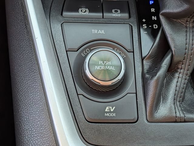 Used 2020 Toyota RAV4 Limited w/ Limited Grade Weather Package AWD/4WD image 16