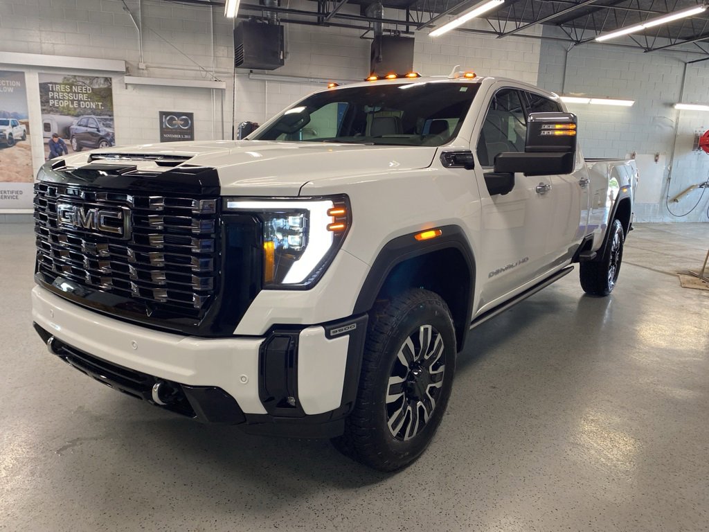 New 2025 GMC Sierra 3500 Denali Ultimate image 3