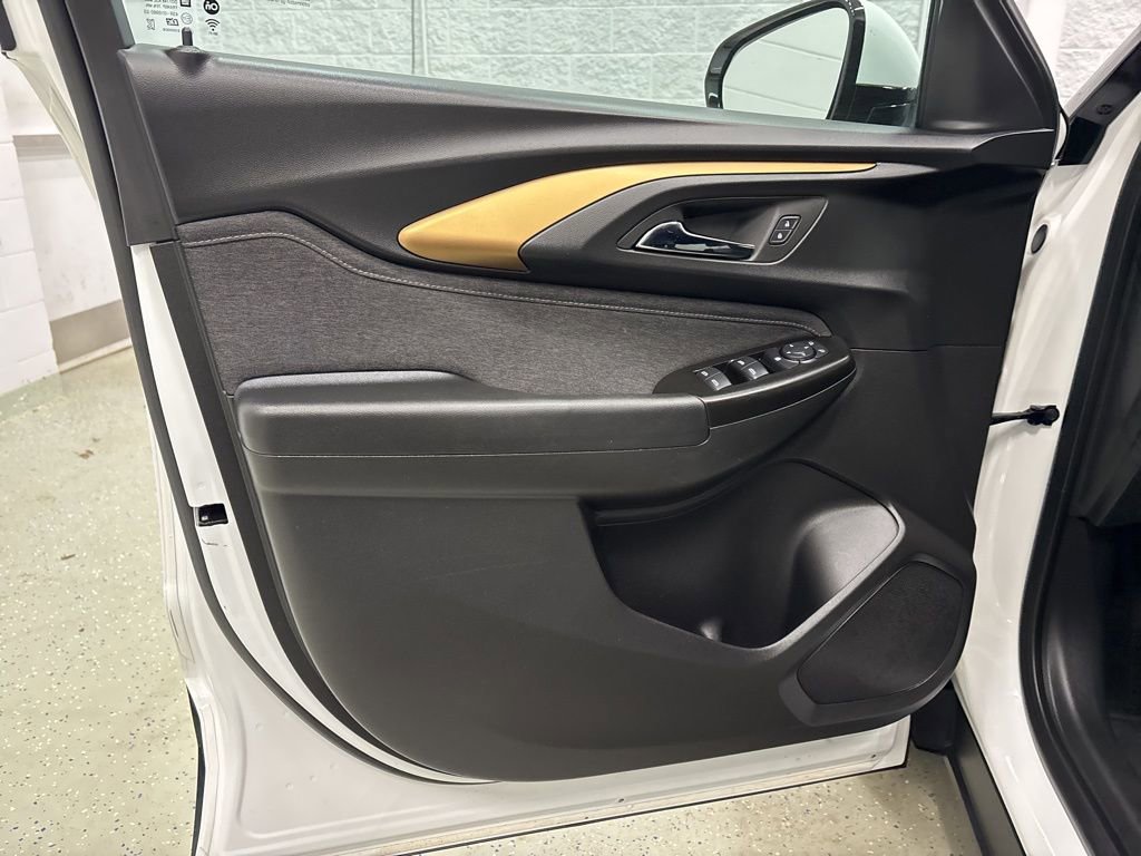 Used 2023 Chevrolet TrailBlazer ACTIV image 14