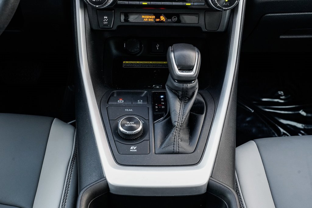 Used 2021 Toyota RAV4 XLE Premium image 14