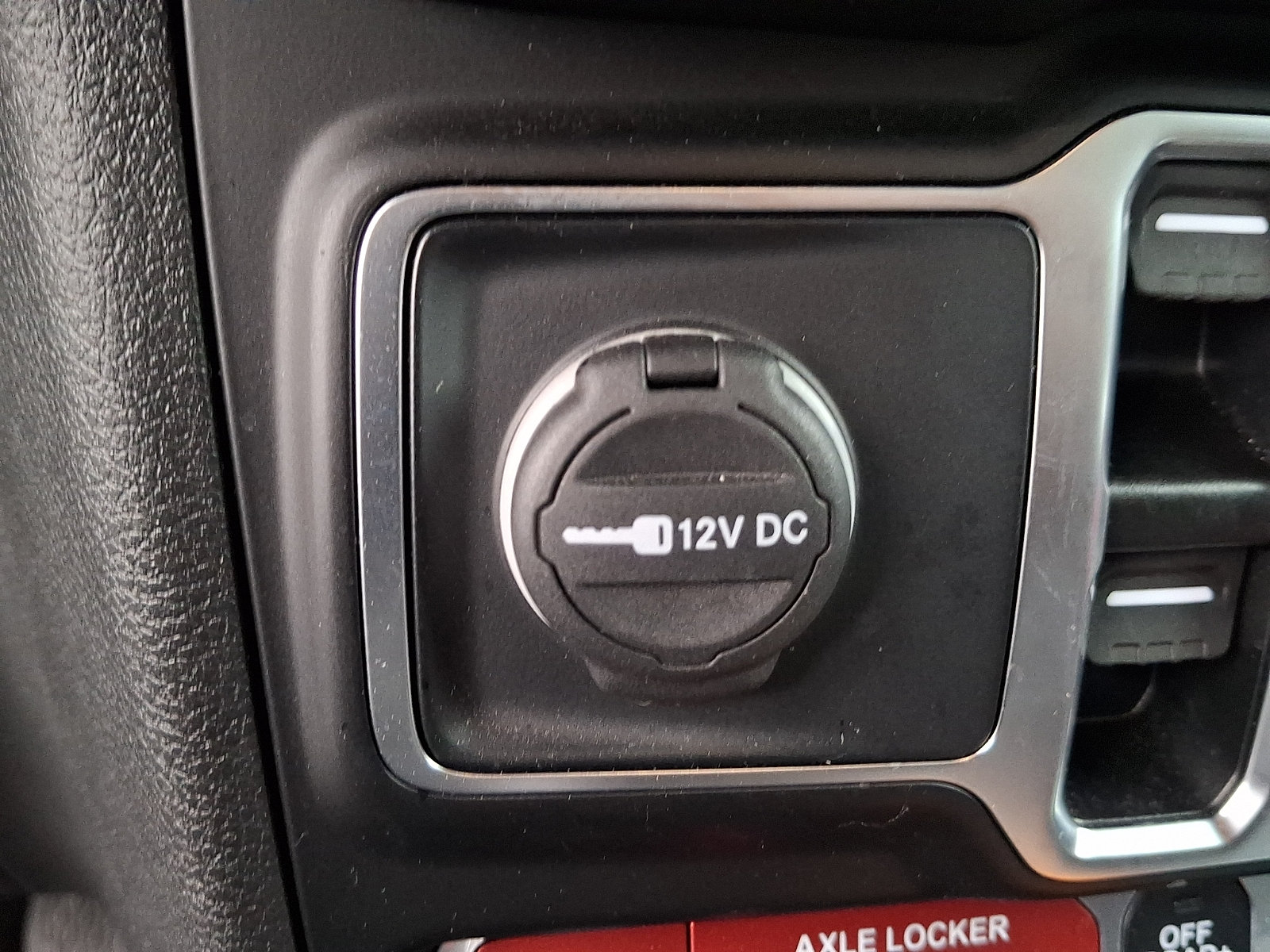 Used 2025 Jeep Gladiator Sport AWD/4WD image 21