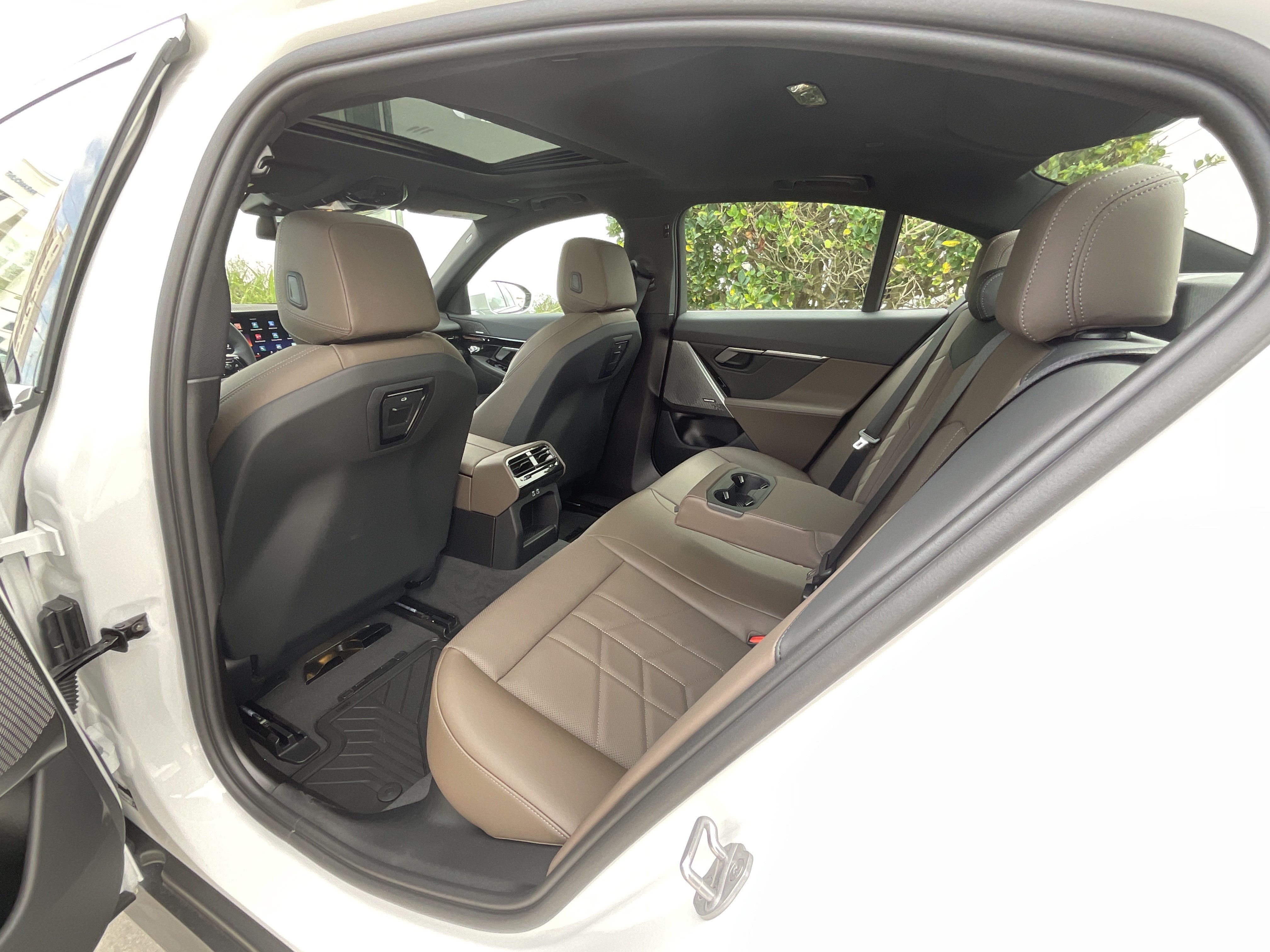 New 2026 BMW 530i w/ Premium Package RWD image 23