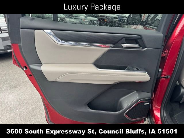 Used 2024 GMC Acadia Elevation w/ Luxury Package AWD/4WD image 12