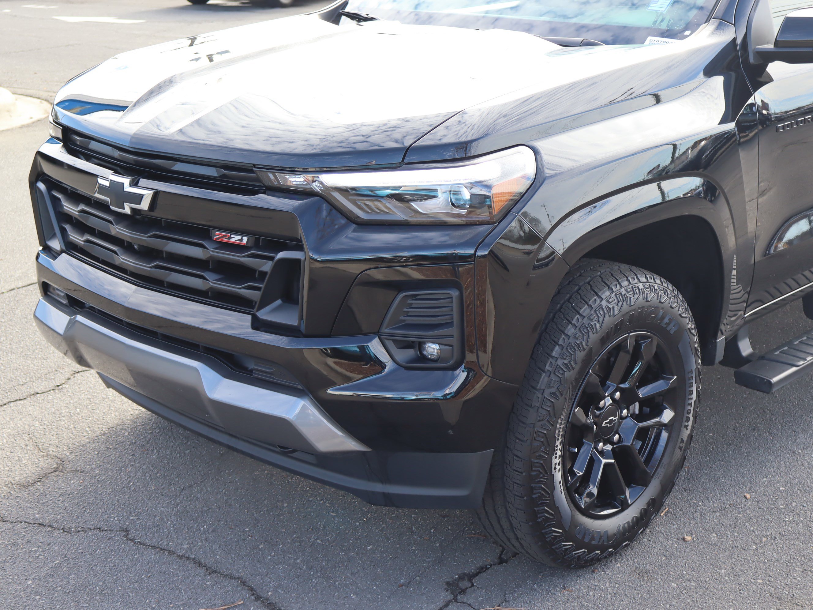 Certified 2025 Chevrolet Colorado Z71 w/ Midnight Edition image 6