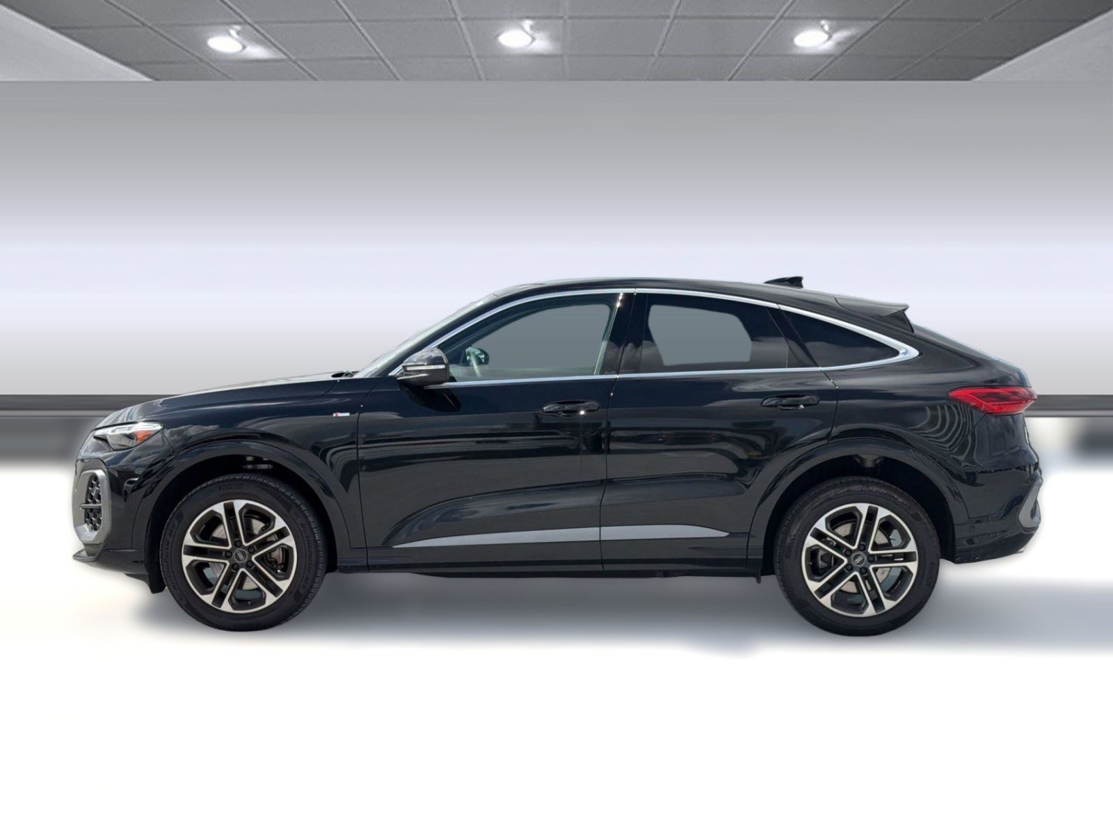Certified 2025 Audi Q5 Premium Plus w/ Premium Plus AWD/4WD image 2