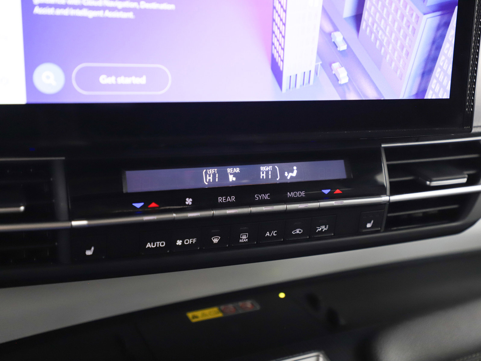 Used 2025 Toyota Sienna XLE image 25