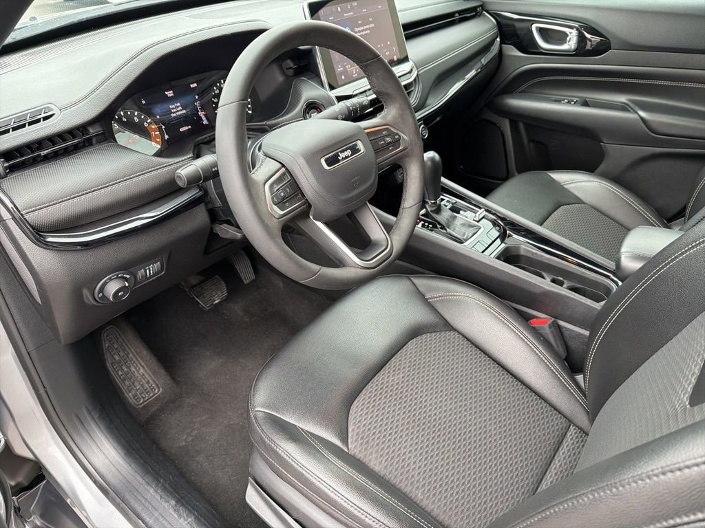 Used 2024 Jeep Compass Latitude w/ Convenience Group image 29