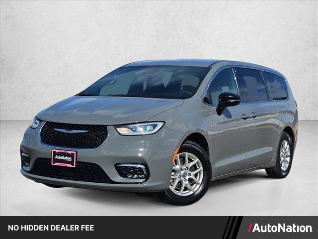 Used 2025 Chrysler Pacifica Select