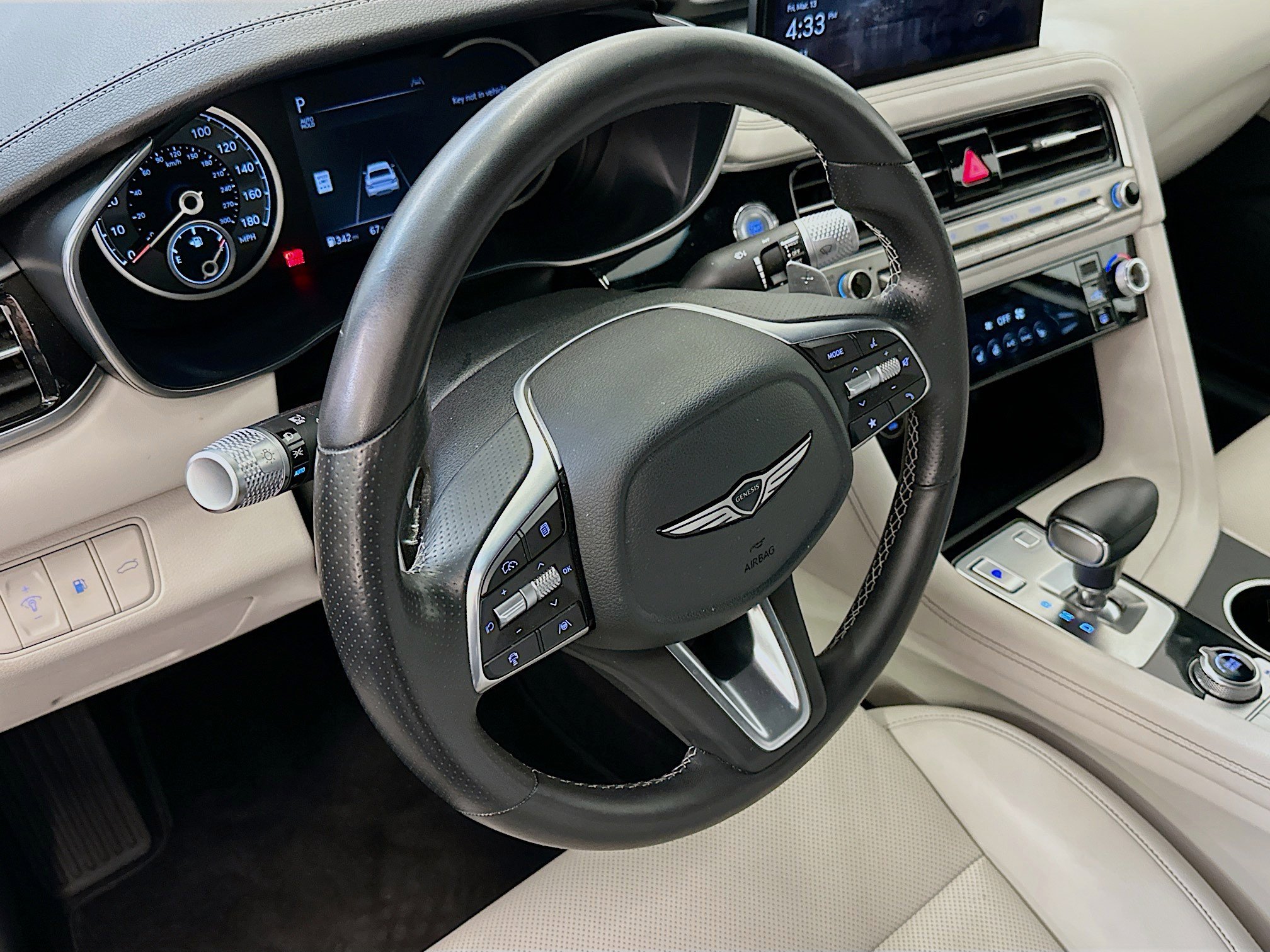 Used 2025 Genesis G70 2.5T image 18