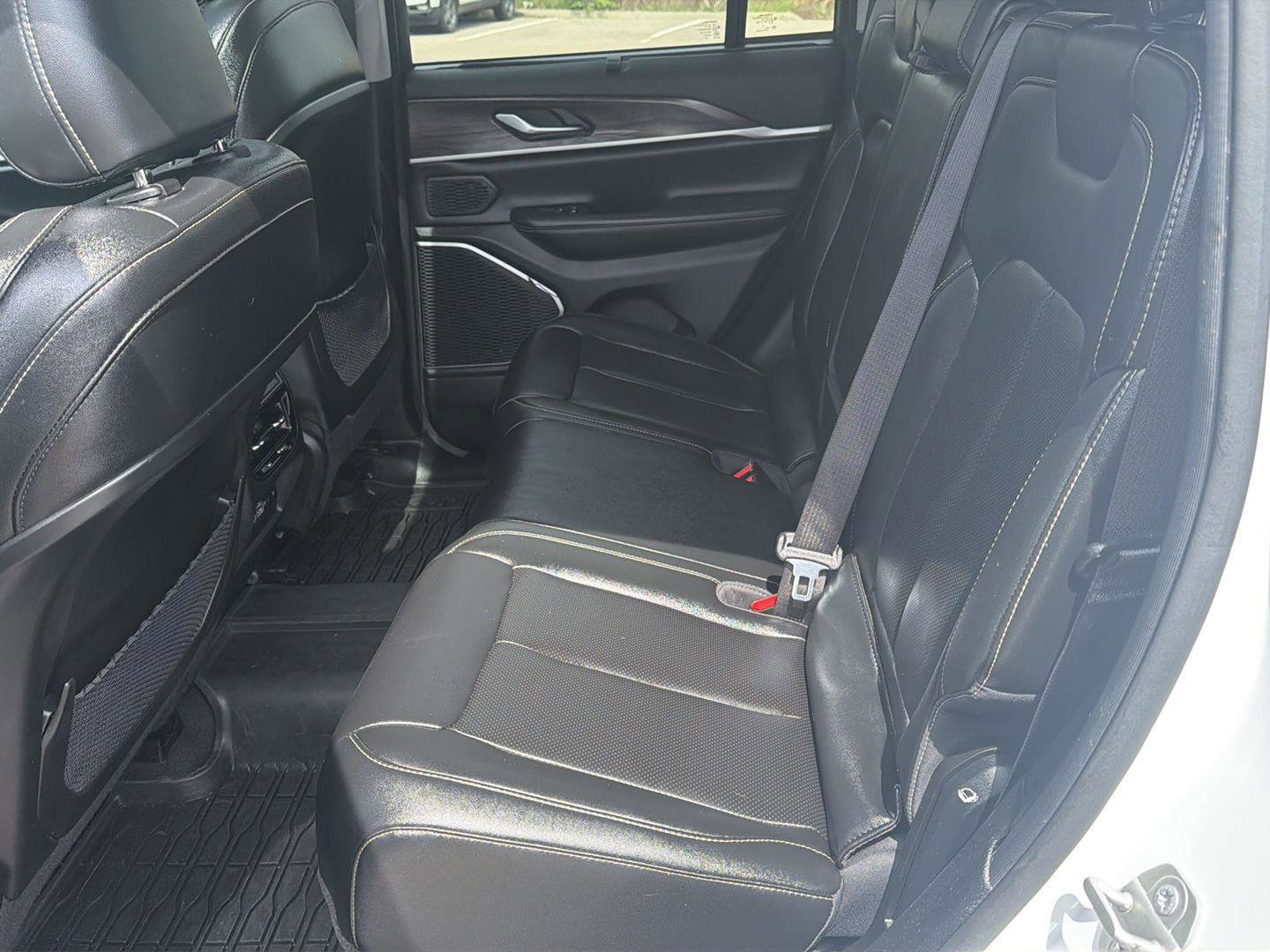 Used 2023 Jeep Grand Cherokee 30th Anniversary AWD/4WD image 32
