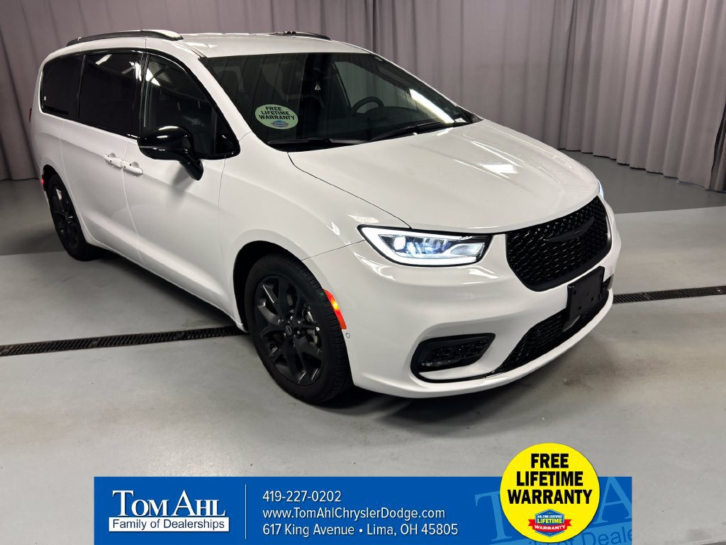 Used 2026 Chrysler Pacifica Select w/ S Appearance Package