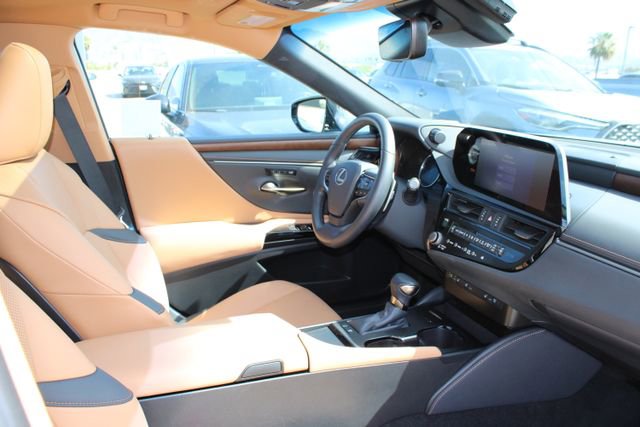 Certified 2025 Lexus ES 300h w/ Premium Package FWD image 5