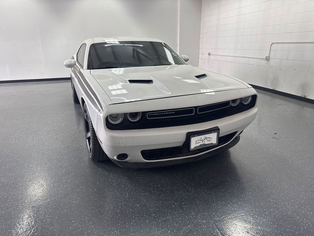 Used 2016 Dodge Challenger SXT w/ Driver Convenience Group image 1