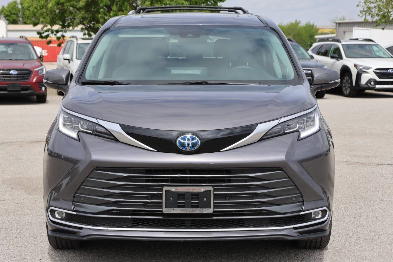 Used 2024 Toyota Sienna Limited AWD/4WD image 2