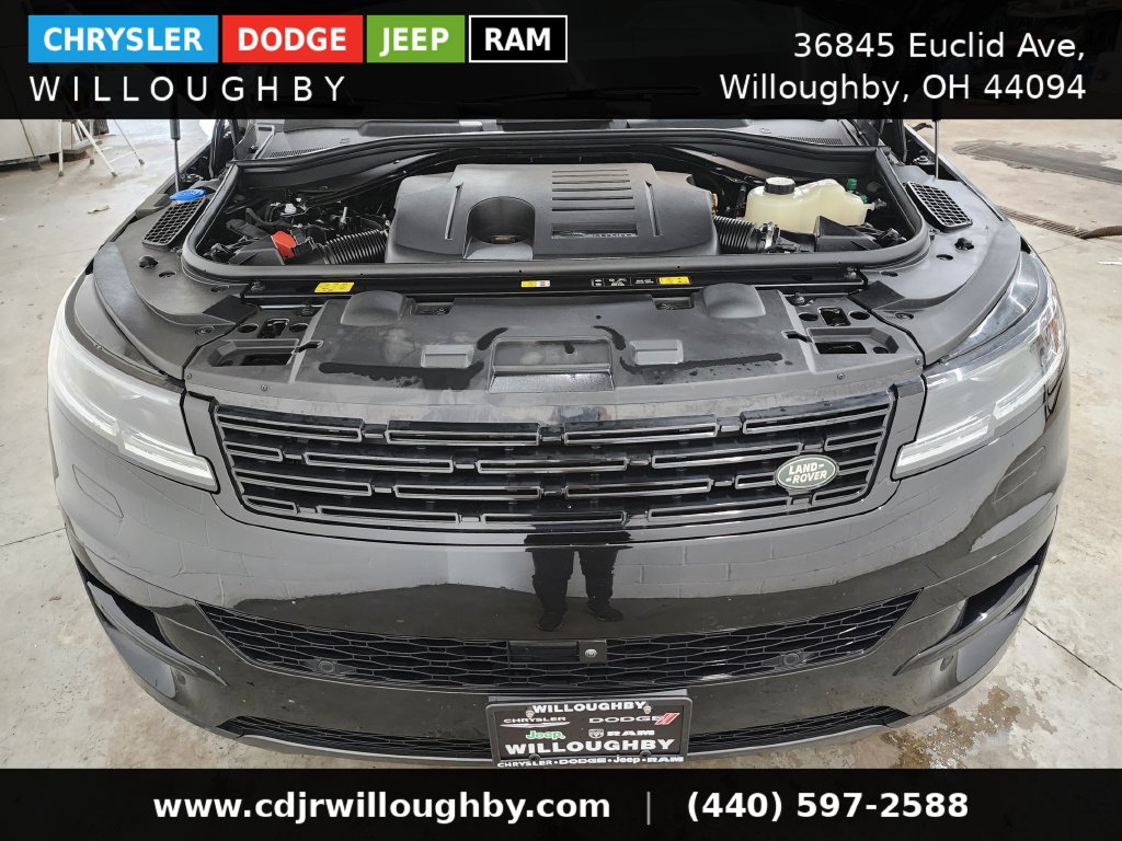 Used 2025 Land Rover Range Rover Sport SE AWD/4WD image 40