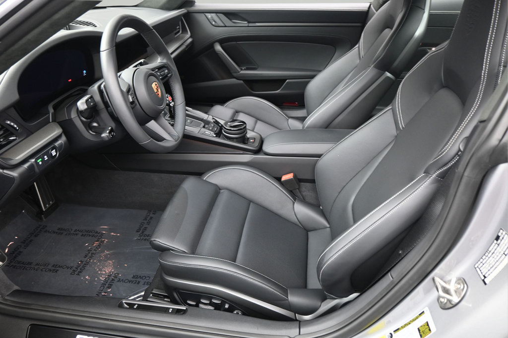Used 2025 Porsche 911 Carrera GTS RWD image 5