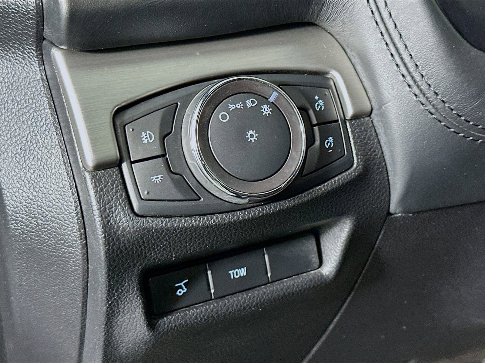 Used 2017 Ford Explorer Platinum image 10