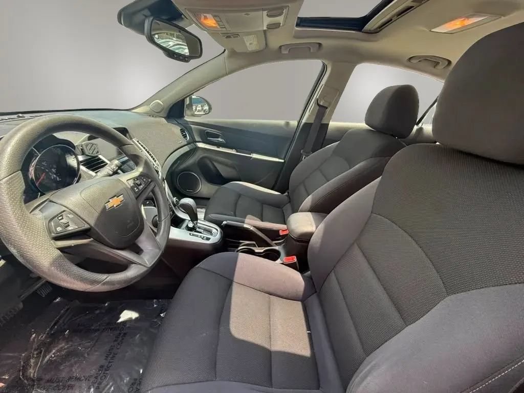 Used 2016 Chevrolet Cruze LT w/ Sun And Sound Package FWD image 9