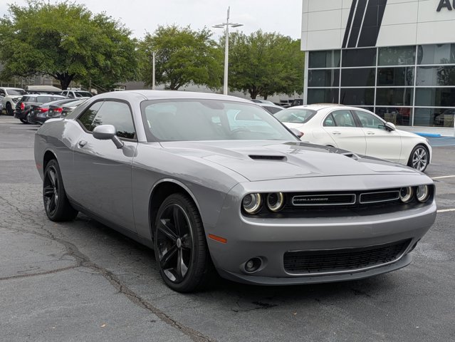 Used 2018 Dodge Challenger R/T RWD image 3