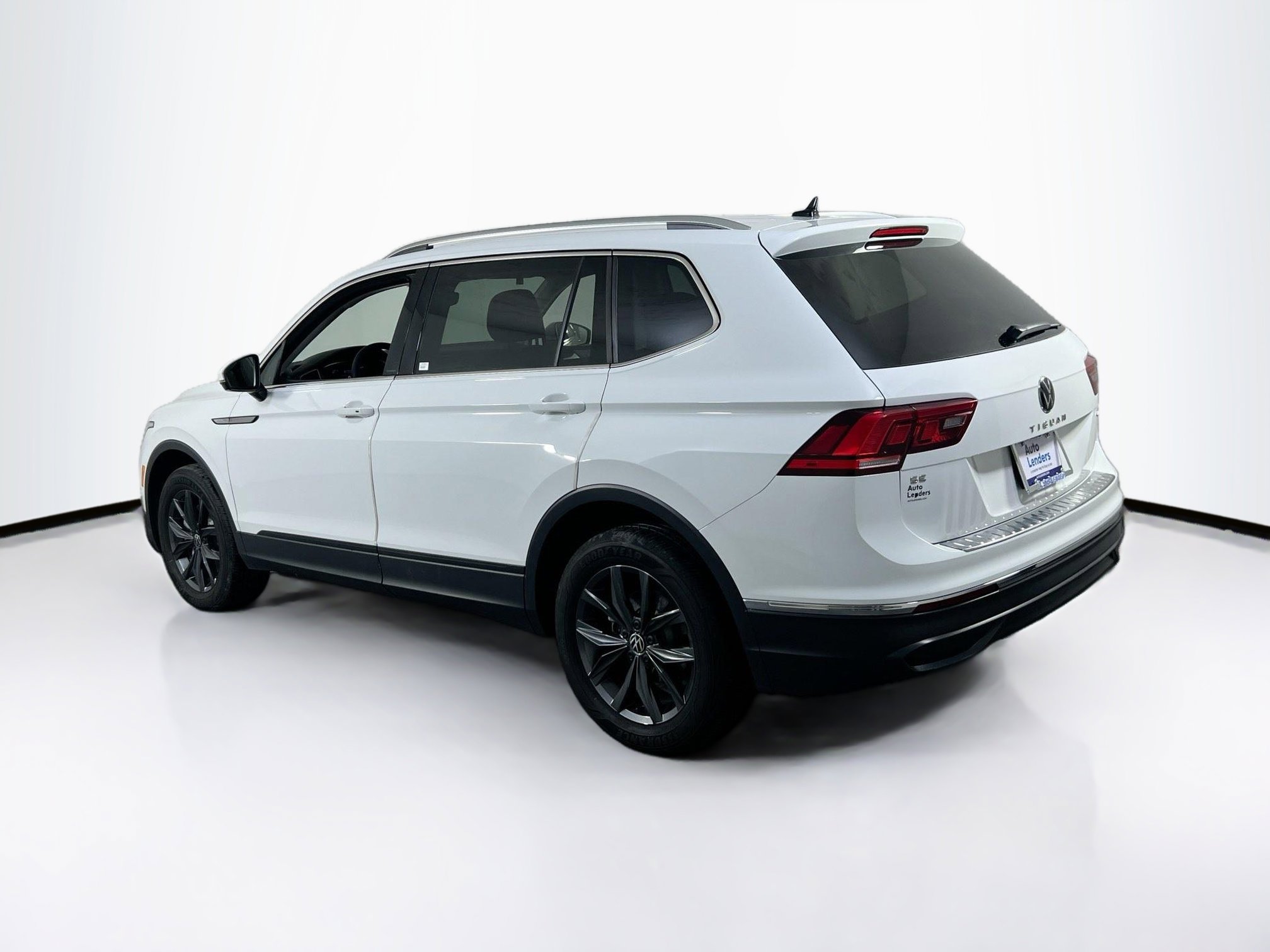 Used 2022 Volkswagen Tiguan SE AWD/4WD image 7