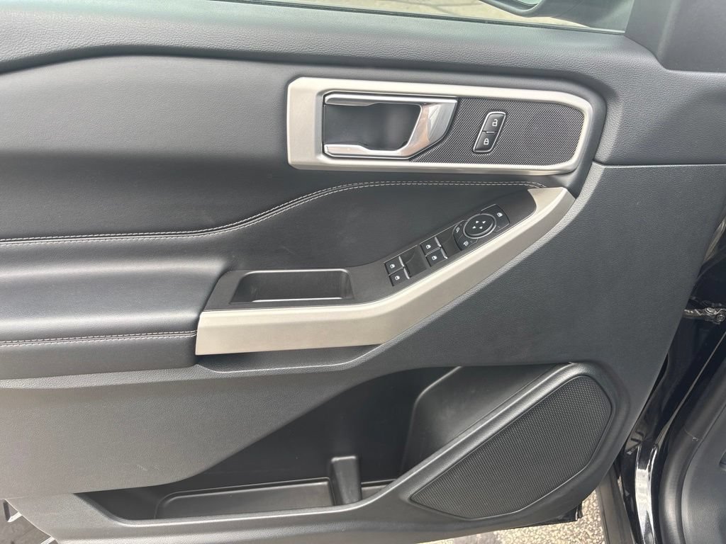 Used 2023 Ford Explorer XLT w/ Equipment Group 202A AWD/4WD image 12