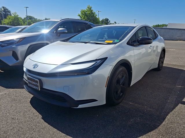 Used 2026 Toyota Prius LE FWD image 2