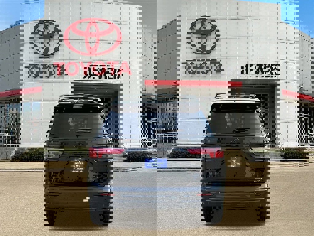 New 2026 Toyota Sequoia Platinum image 5