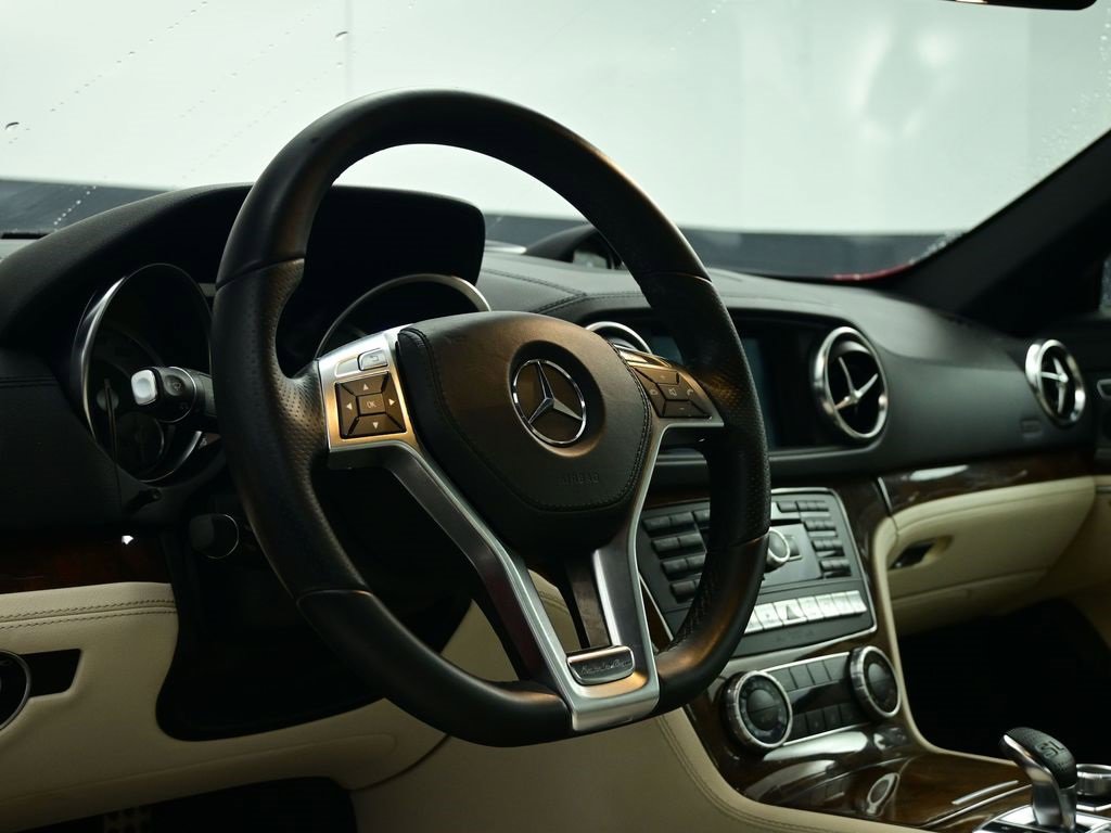 Used 2013 Mercedes-Benz SL 550 image 3